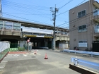 【千住大橋駅】通勤時間帯は快速停車。成田空港へ直通電車も運行しています。駅前にはショッピングセンター「ポンテポルタ千住」があり、ファッションから雑貨店、飲食店などが揃っています。