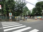 駅に近い立地ですが、住宅街の中にあり、それほど騒音等は気になりません。便利な立地です