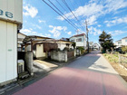 【全面道路】毎日のお散歩が楽しくなる穏やかで閑静な住宅地。小さなお子様のいるご家族にも安心です。