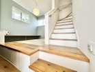 家族とのコミュニケーションが増えるリビング階段