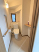 1階トイレ。トイレが2ヶ所有り、来客時や使い分けにも便利です。