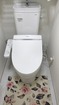 1階トイレ温水洗浄機能付きの快適なトイレ