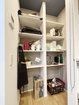 キッチンすぐそばにあるストックルーム（パントリー）／食材や調理器具をスッキリしまえます