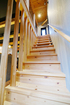 無垢素材が木の温もりを感じる階段