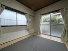 南側バルコニーに面した、様々な使い方ができる和室約6帖。2面採光で陽当たり良好です！