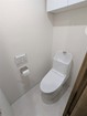ウォシュレット・収納完備。充実のトイレ設備。