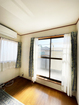 【2階洋室約6帖】南東2面採光につき陽当り通風良好