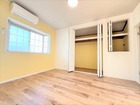 約6帖の2階西側洋室。収納も充実！ダイニングキッチンと廊下から出入りが可能です。（2025年12月）撮影