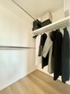 ウォークインクローゼット収納スペースは、衣類の他にも、場所をとるカバンや帽子、散らかりがちな小物類もすっきり整理できます。1号棟モデル