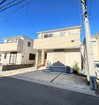 令和2年築の中古戸建！カースペース2台可なので、セカンドカーや来客時に便利です♪周辺には生活施設が充実しております！◇2025年12月撮影