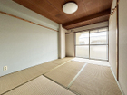 【南側和室・約6畳】