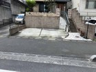 【南道路・幅員16ｍ】前面道路が広く、並列駐車や大型車の出し入れもスムーズに行えます。