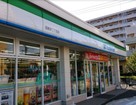 ファミリーマート西新井二丁目店まで約42m