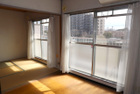 【リビング・和室】現在空室の為、気兼ねなくゆっくりと室内をご覧いただけます！南側からたっぷりの陽光が射し込みます！