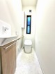 【2階トイレ】温水洗浄機付で快適なレストルーム
