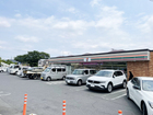 コンビニエンス ストアのチェーン。軽食や飲み物をはじめ、売店で扱うさまざまな商品を用意。セブンナウというサービスが始まりました。スマホから注文して外部の人が自宅までお届けする物です。