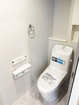 1階トイレ。温水洗浄便座付です。