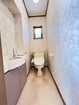 【1階トイレ】窓付きで暗くなりがちなおトイレも明るく！