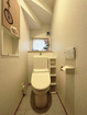 ■トイレは壁面収納棚付き。すっきりとした清潔感のある空間に。