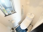 【１階トイレ】温水洗浄機付で快適なレストルーム