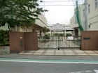 【青戸中学校】昭和32年開校。青砥駅に近く、住宅や公園に囲まれた環境の良いところにある学校です。特別支援学級、難聴学級あり。
