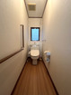【1階トイレ】各階にトイレがあります！階段を使用することなく用を足せます