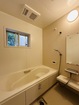 【浴室】暖房換気乾燥機付きで一年中快適なバスタイムが持てます！入浴後も乾燥機能でカビ対策が可能、通風窓もあり心地のいいリラックス空間です
