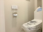 【お手洗い】白を基調とした明るいトイレです！