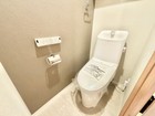 【トイレ】温水洗浄便座一体型トイレ。