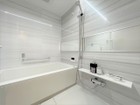 【浴室】白を基調とした清潔感のあるバスルームです！