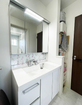 【洗面化粧台】収納たっぷりな洗面化粧台は、朝の身支度にも役立つ三面鏡