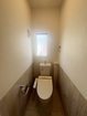 トイレは快適な温水洗浄便座付です。1階と2階に設置されていますので忙しい朝も安心です。