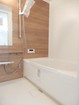 ユニットバス（新規交換）。一日の疲れを癒す浴室は追炊、浴室乾燥機付の快適で機能的な空間です。