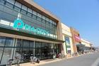 ピアシティ南越谷（1000ｍ）小規模ショッピングセンター。「カスミ」のほかに「セリア」「パシオス」「ワンダーグー」、歯科医院などのテナントが入っています。