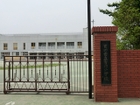 吉川小学校(150ｍ)吉川小学校は、明治６年、６月２０日に開校し、本年度で１４２周年をむかえる歴史のある学校です。
