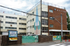 新曽小学校　徒歩4分（300ｍ）